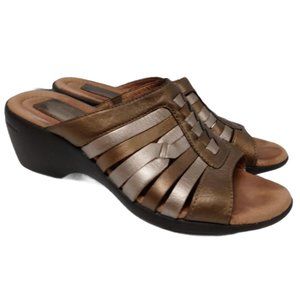 Clarks Artisian Leather Woven Slip ons size 7